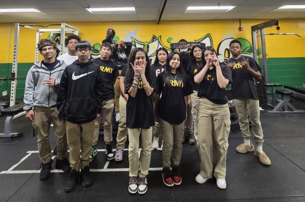 The 2B JROTC class participates in workouts. (photo by Arianna Fulcher).