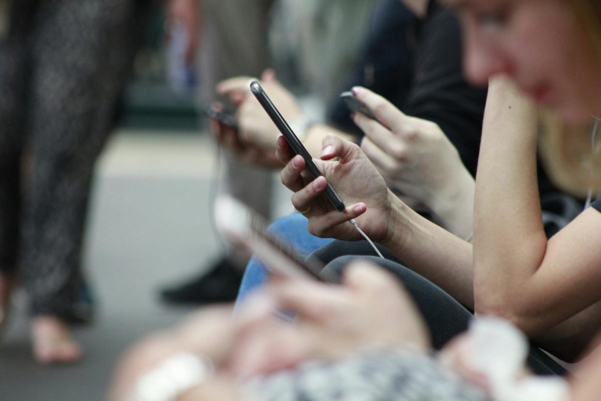 Too much screentime?: How social media shapes high school experience